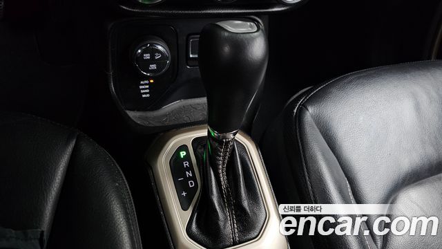 Jeep Renegade 2.0 Diesel Limited AWD 2015 — фото 9