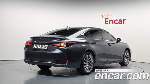 Lexus ES300h (VII) Luxury Plus 2023 — фото 2