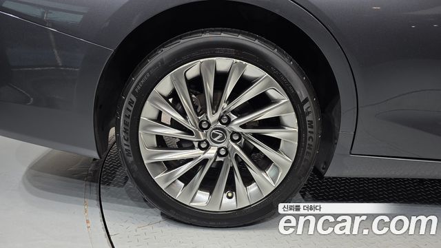 Lexus ES300h (VII) Luxury Plus 2023 — фото 21