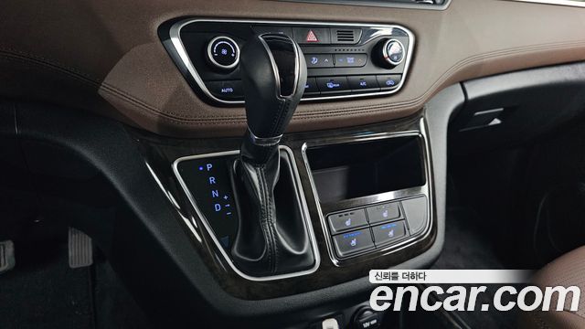 Hyundai Grand Starex Urban 9-Seater Exclusive 2021 — фото 9
