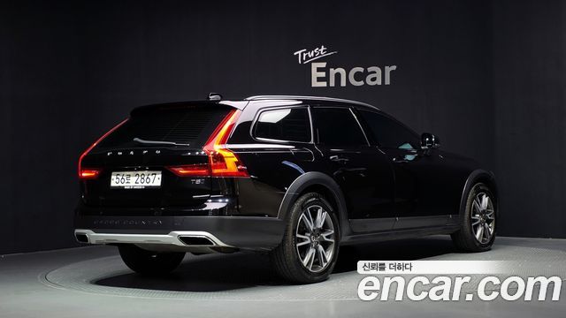 Volvo V90 Cross Country T5 Pro AWD 2018 — фото 2