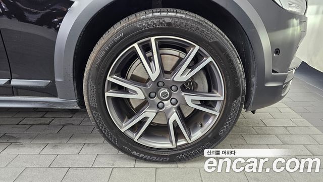 Volvo V90 Cross Country T5 Pro AWD 2018 — фото 27