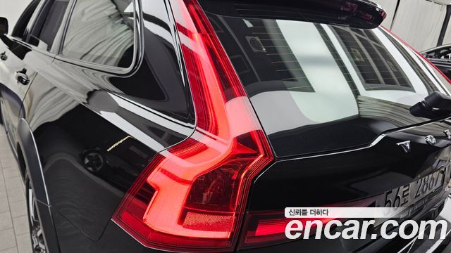 Volvo V90 Cross Country T5 Pro AWD 2018 — фото 29