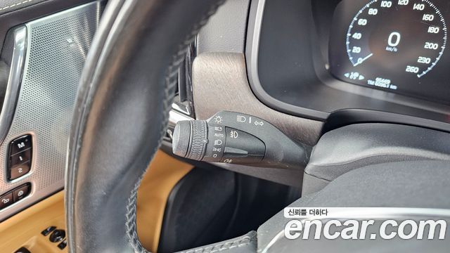 Volvo V90 Cross Country T5 Pro AWD 2018 — фото 36