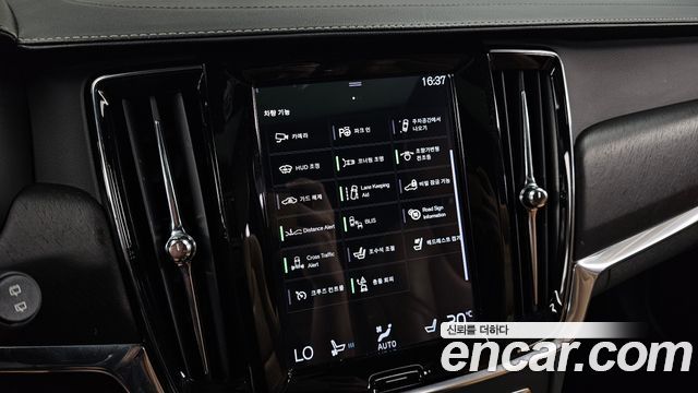 Volvo V90 Cross Country T5 Pro AWD 2018 — фото 39