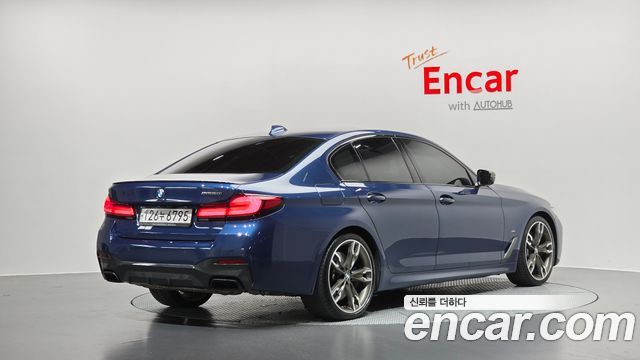 BMW 5 Series (G30) M550i xDrive 2021 — фото 2