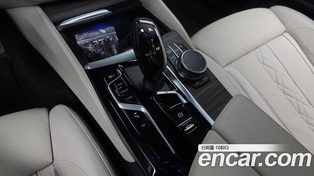 BMW 5 Series (G30) M550i xDrive 2021 — фото 9