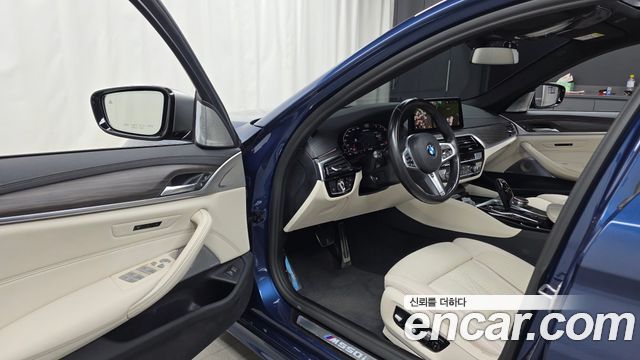 BMW 5 Series (G30) M550i xDrive 2021 — фото 10