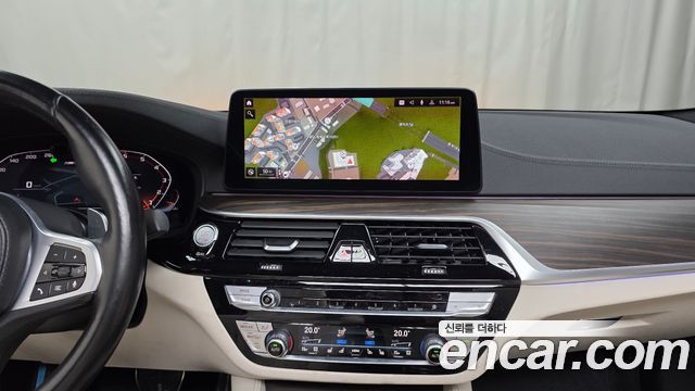 BMW 5 Series (G30) M550i xDrive 2021 — фото 18
