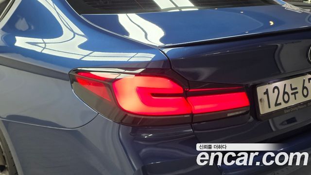 BMW 5 Series (G30) M550i xDrive 2021 — фото 29
