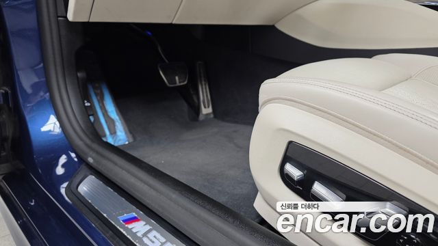 BMW 5 Series (G30) M550i xDrive 2021 — фото 40