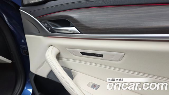 BMW 5 Series (G30) M550i xDrive 2021 — фото 42
