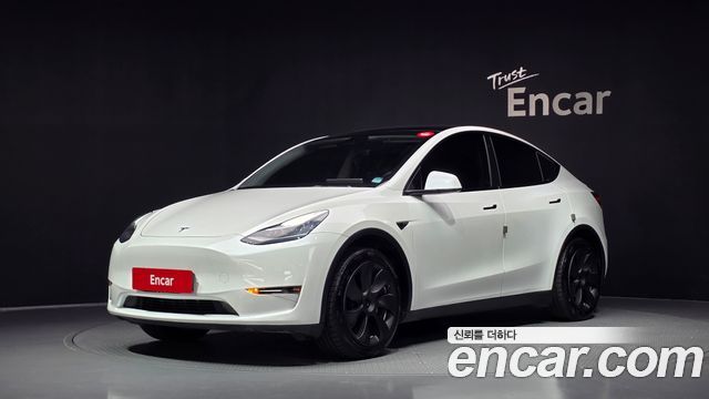 Tesla Model Y Standard Range RWD