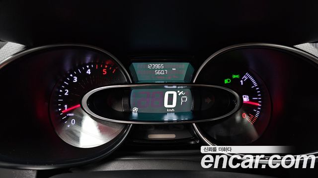 Renault Korea Clio Intens 2018 — фото 8