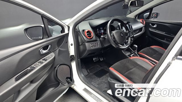 Renault Korea Clio Intens 2018 — фото 10