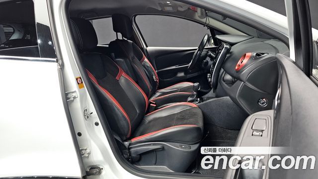 Renault Korea Clio Intens 2018 — фото 12