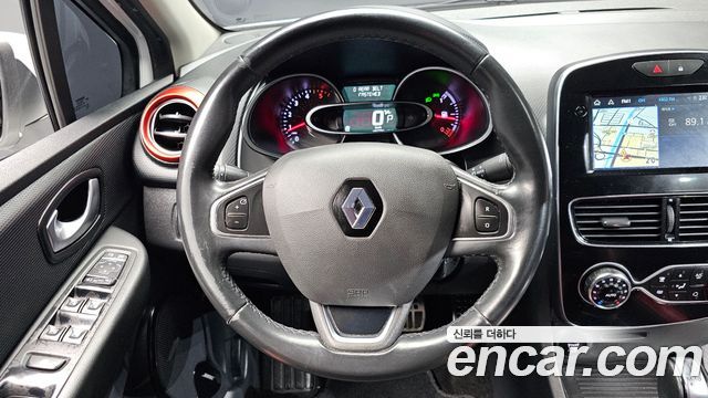 Renault Korea Clio Intens 2018 — фото 13