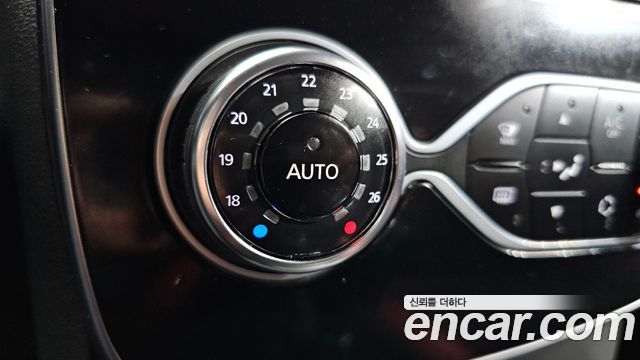 Renault Korea Clio Intens 2018 — фото 17