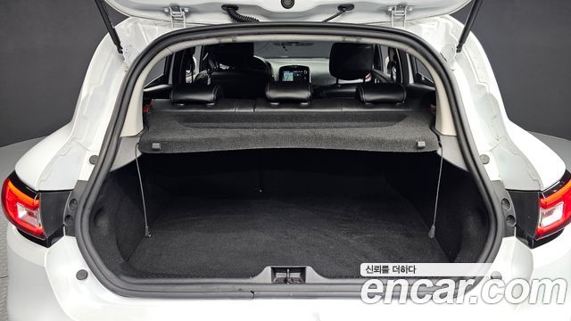 Renault Korea Clio Intens 2018 — фото 20