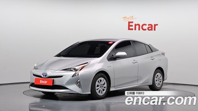 Toyota Prius (IV) 1.8 E 2018 — фото 1