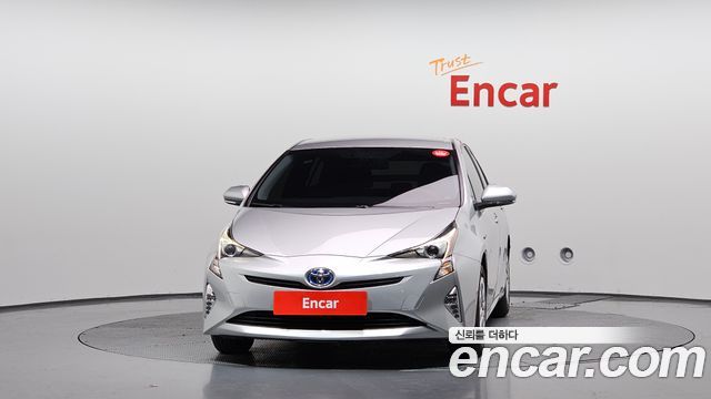 Toyota Prius (IV) 1.8 E 2018 — фото 3