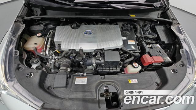 Toyota Prius (IV) 1.8 E 2018 — фото 6