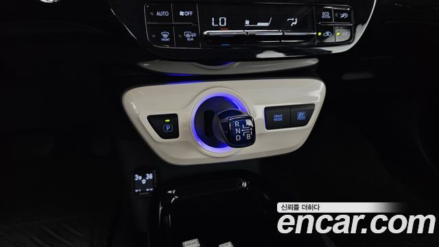 Toyota Prius (IV) 1.8 E 2018 — фото 9