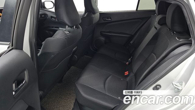 Toyota Prius (IV) 1.8 E 2018 — фото 11