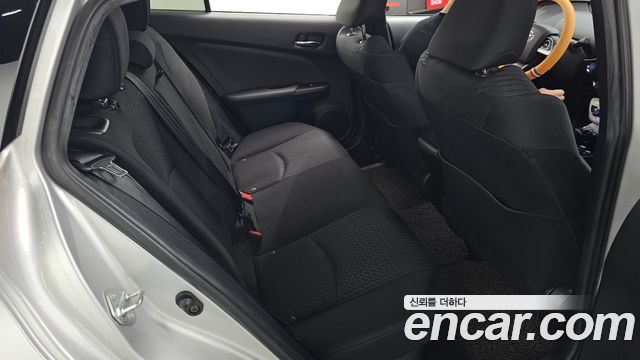 Toyota Prius (IV) 1.8 E 2018 — фото 12