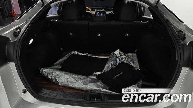 Toyota Prius (IV) 1.8 E 2018 — фото 16