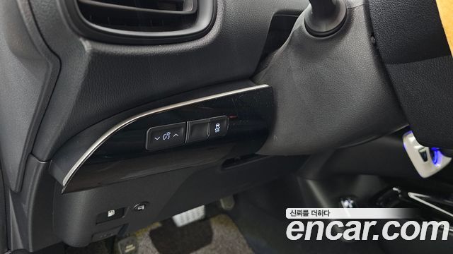 Toyota Prius (IV) 1.8 E 2018 — фото 17