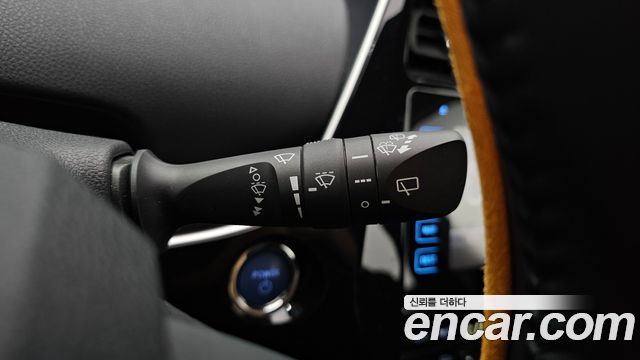 Toyota Prius (IV) 1.8 E 2018 — фото 19