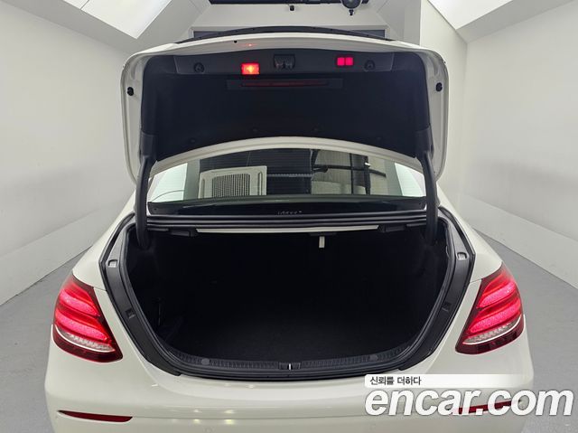 Mercedes-Benz E-Class (W213) E300 4MATIC Avnatgarde 2019 — фото 23