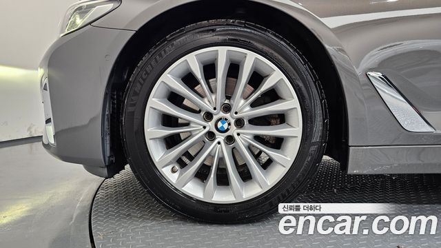 BMW 5 Series (G30) 520i Luxury 2022 — фото 5
