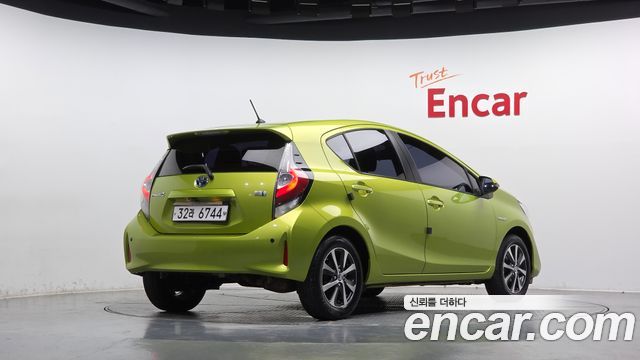 Toyota Prius C 1.5 2018 — фото 2