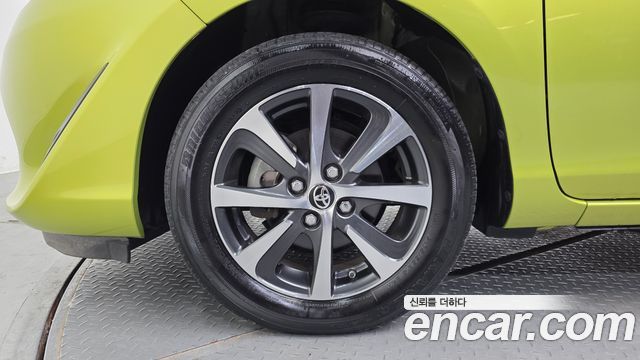Toyota Prius C 1.5 2018 — фото 5