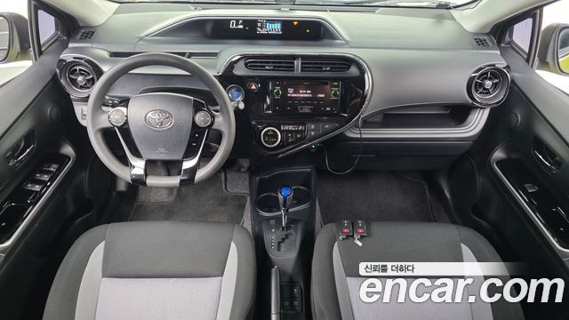 Toyota Prius C 1.5 2018 — фото 7