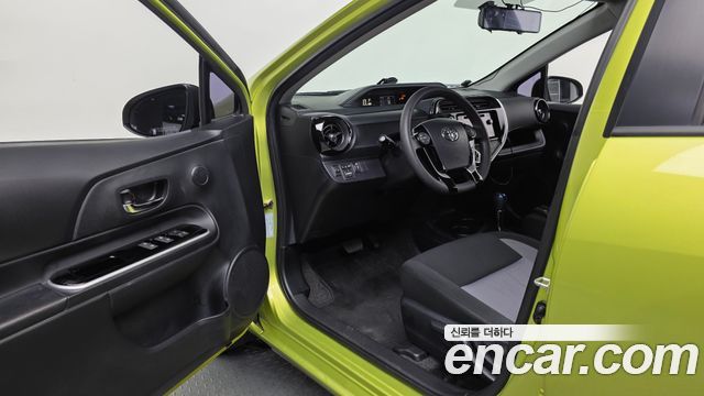 Toyota Prius C 1.5 2018 — фото 10