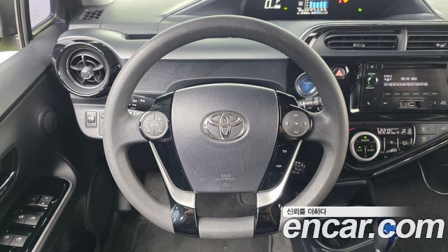 Toyota Prius C 1.5 2018 — фото 17
