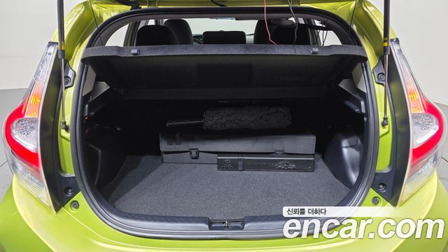 Toyota Prius C 1.5 2018 — фото 24