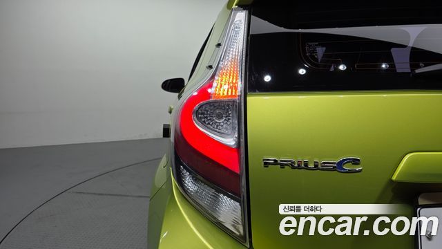 Toyota Prius C 1.5 2018 — фото 29