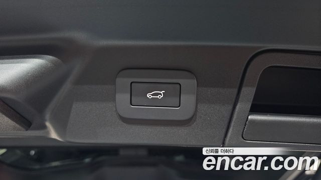 Land Rover Range Rover Velar 2.0 P250 Dynamic SE 2026 — фото 37