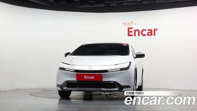 Toyota Prius (V) 2.0 XLE 2026 — фото 3