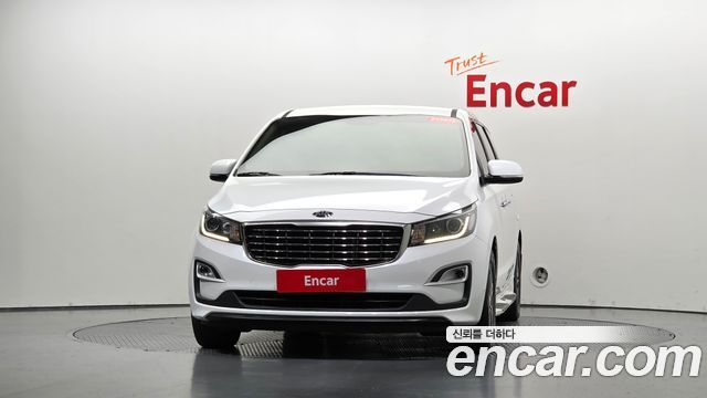 Kia Carnival 11-Seater Deluxe 2019 — фото 3