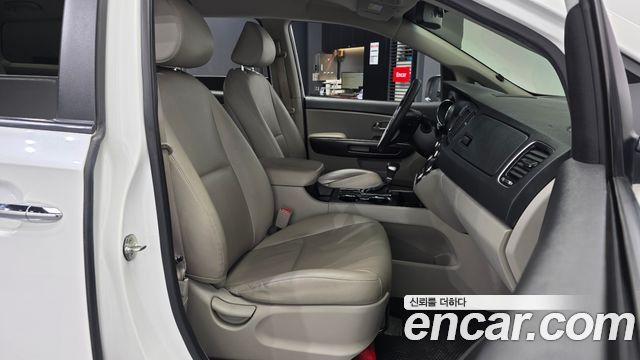 Kia Carnival 11-Seater Deluxe 2019 — фото 11