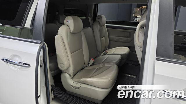 Kia Carnival 11-Seater Deluxe 2019 — фото 12