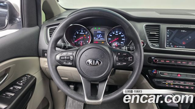 Kia Carnival 11-Seater Deluxe 2019 — фото 13