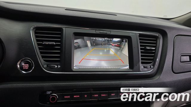 Kia Carnival 11-Seater Deluxe 2019 — фото 15