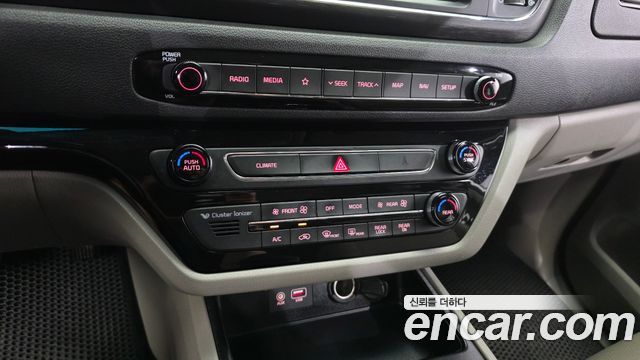 Kia Carnival 11-Seater Deluxe 2019 — фото 16