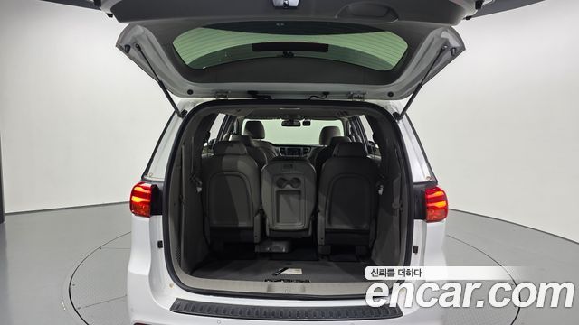 Kia Carnival 11-Seater Deluxe 2019 — фото 20
